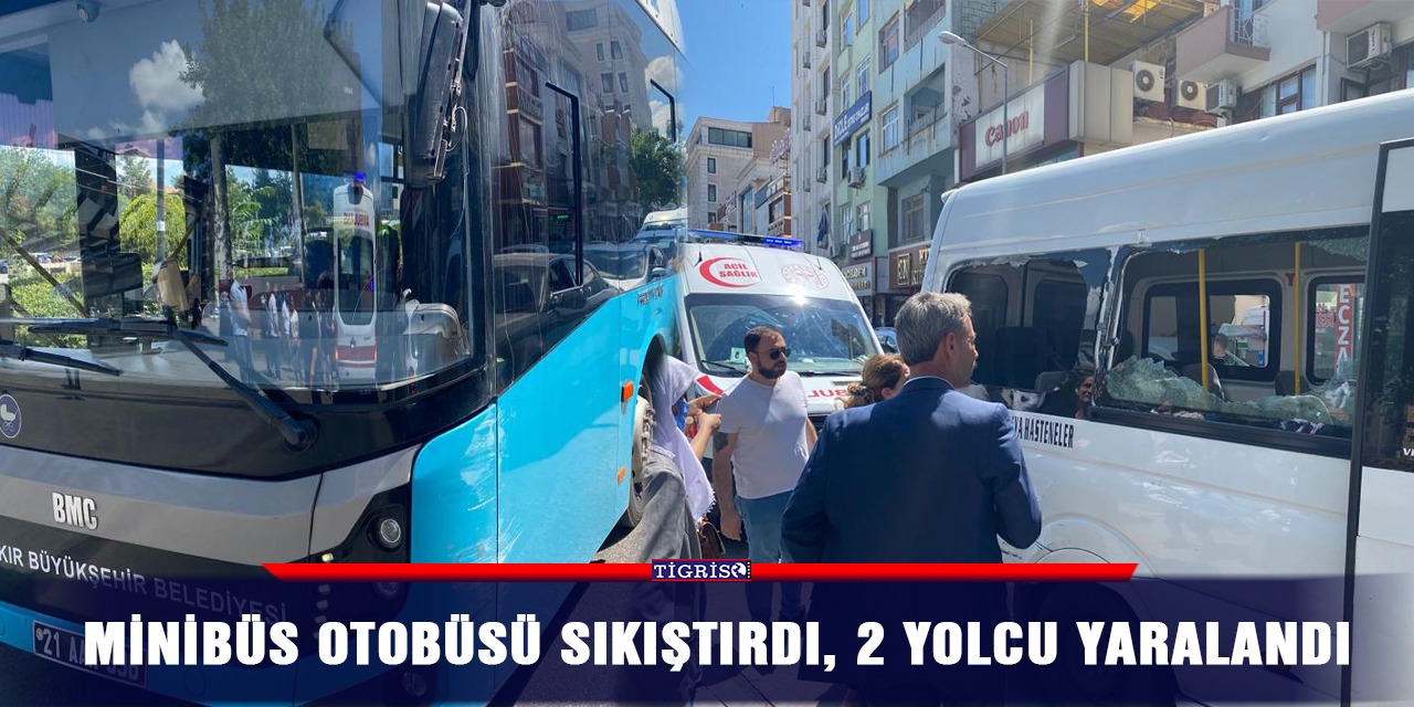 Minibüs otobüsü sıkıştırdı, 2 yolcu yaralandı
