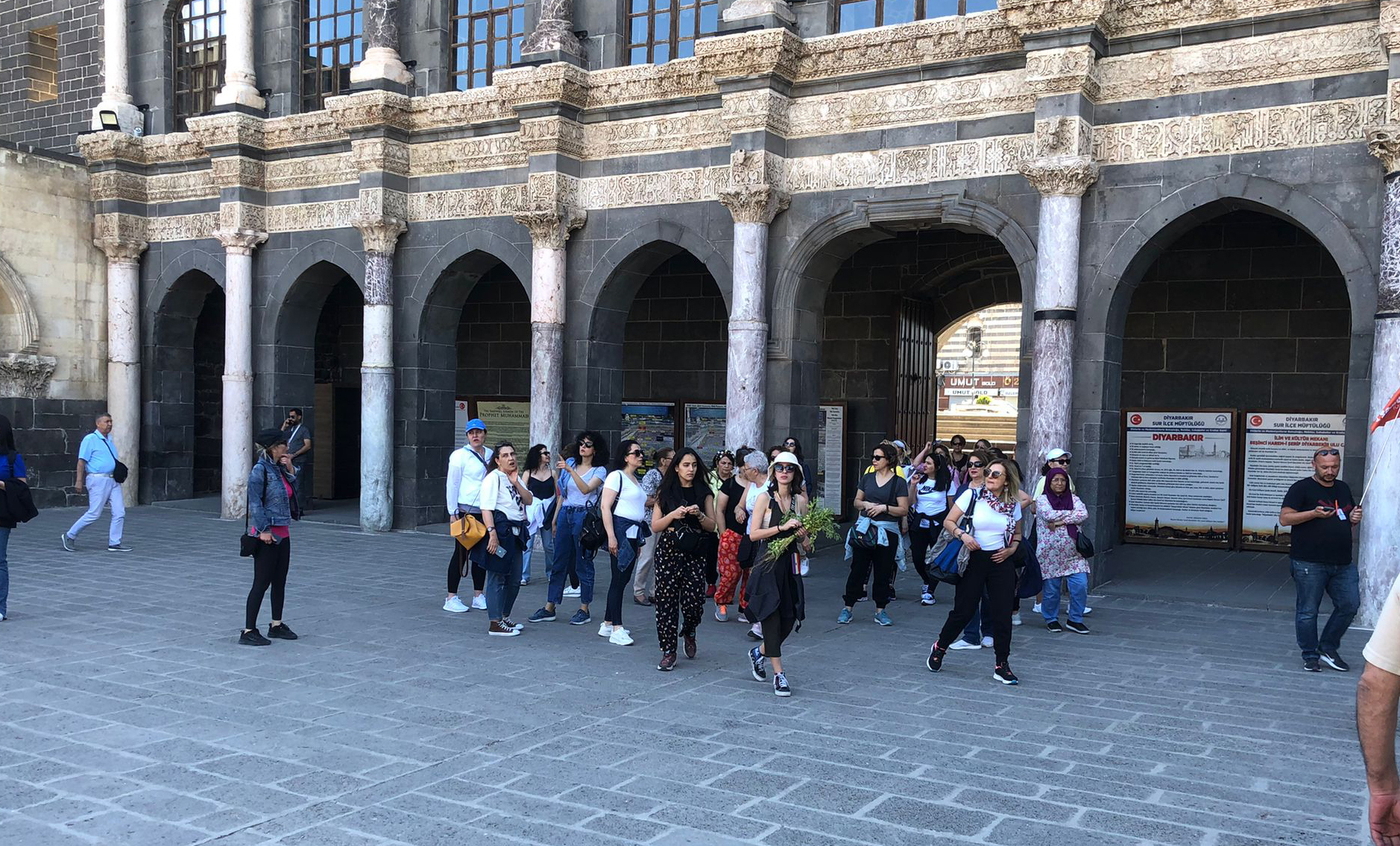 VİDEO- Diyarbakır’da Sıcak başladı, turist sayısı azaldı