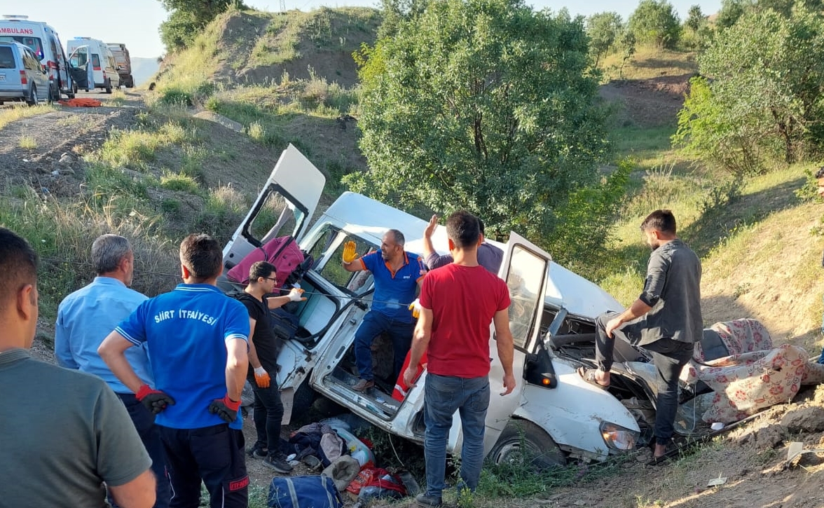 Siirt'te feci kaza: 4 kişi öldü, 6 kişi yaralandı