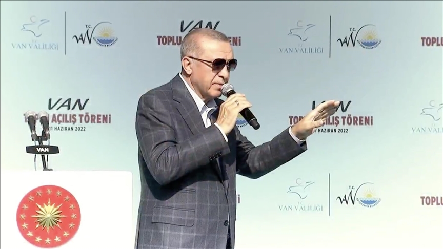 Cumhurbaşkanı Erdoğan Van’da konuştu: Sandıkları patlatarak geleceğiz