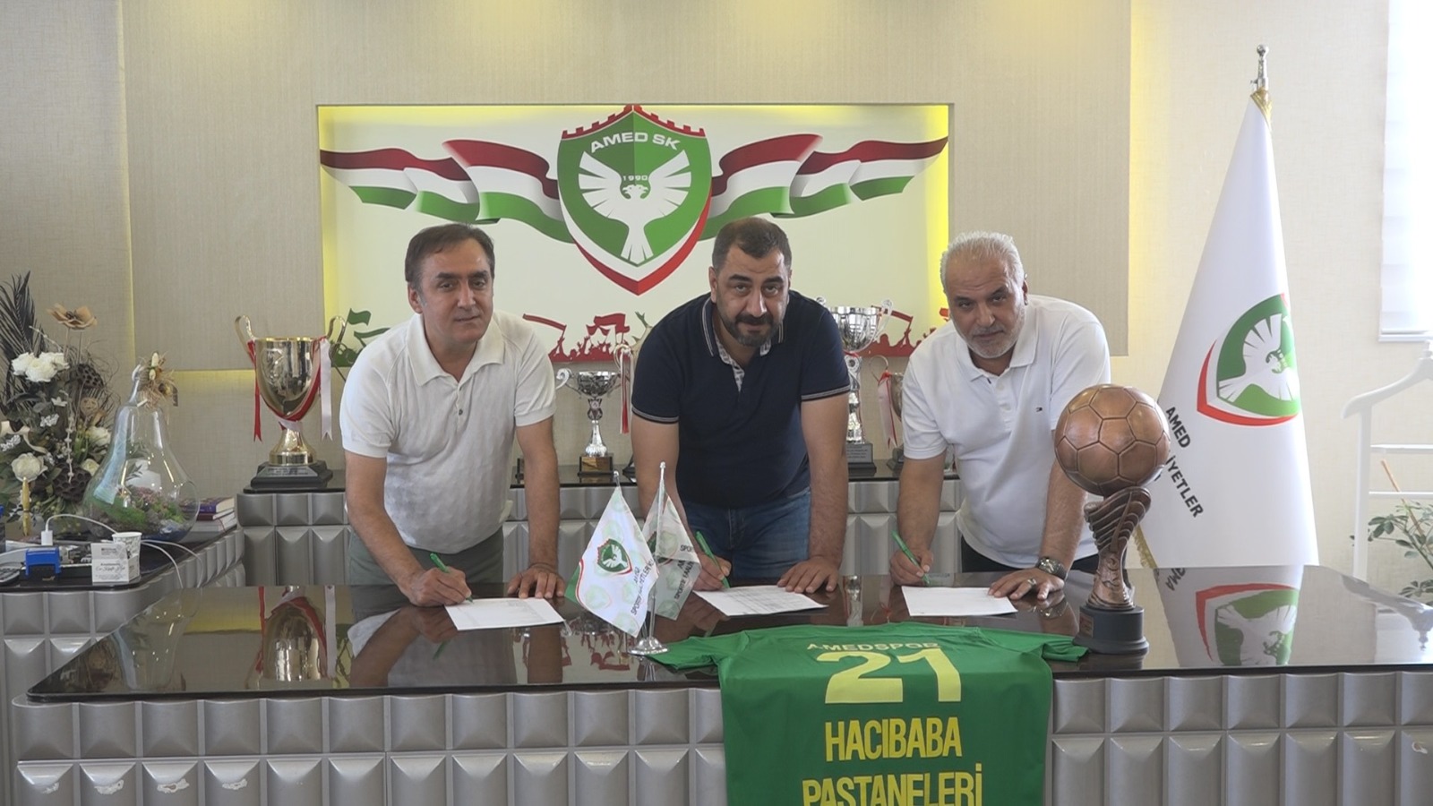 VİDEO - Hacı Baba, Amedspor’a sponsor oldu