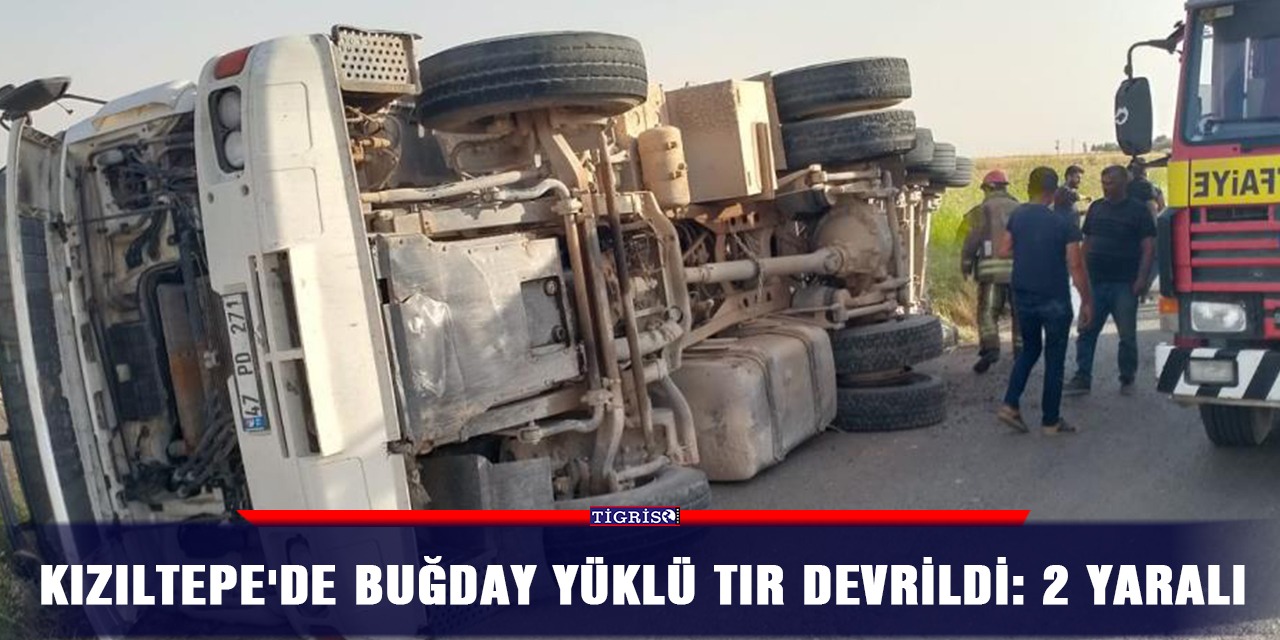 Kızıltepe'de buğday yüklü tır devrildi: 2 yaralı