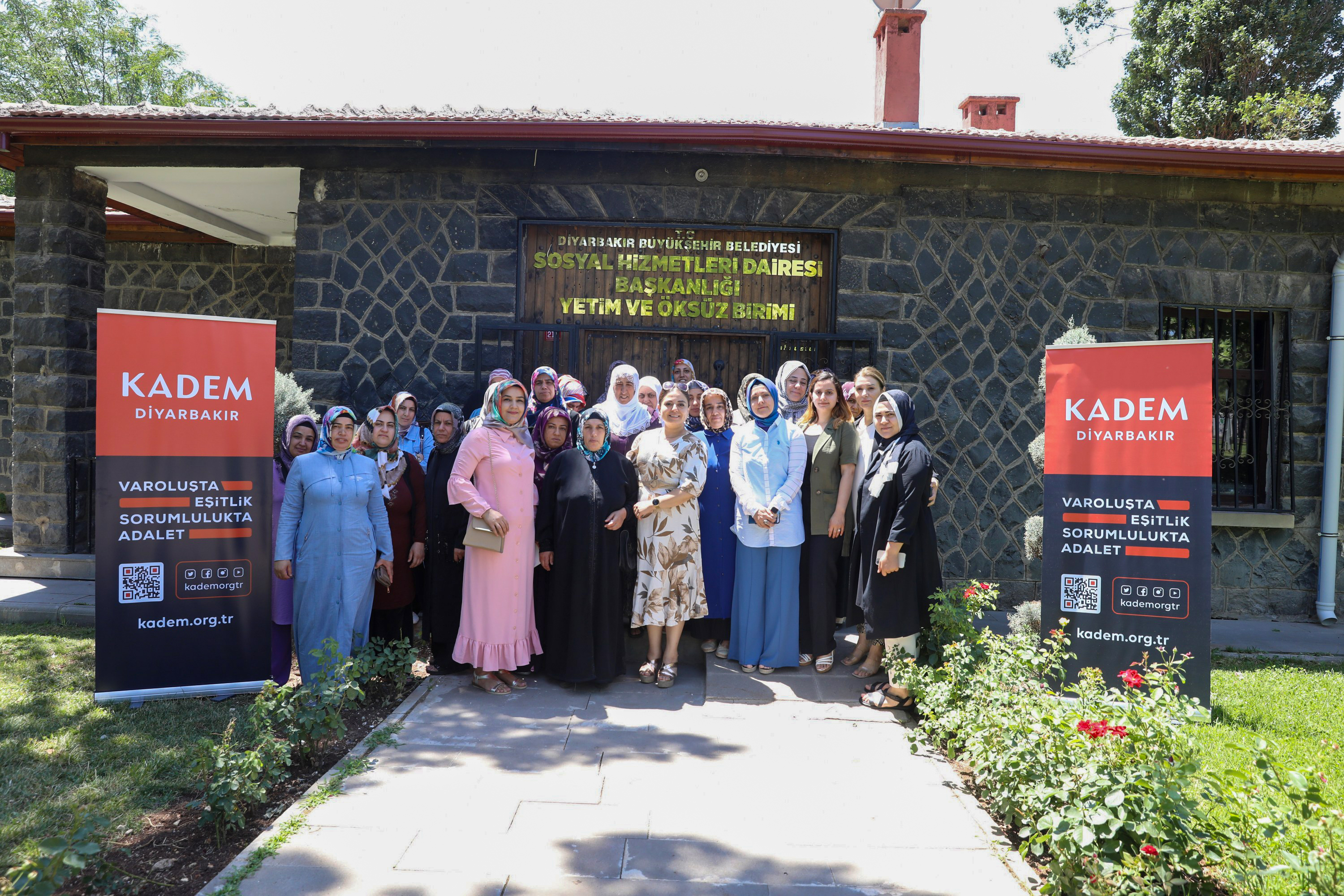 Diyarbakır'da "Mutlu Kadın Mutlu Aile" konulu eğit