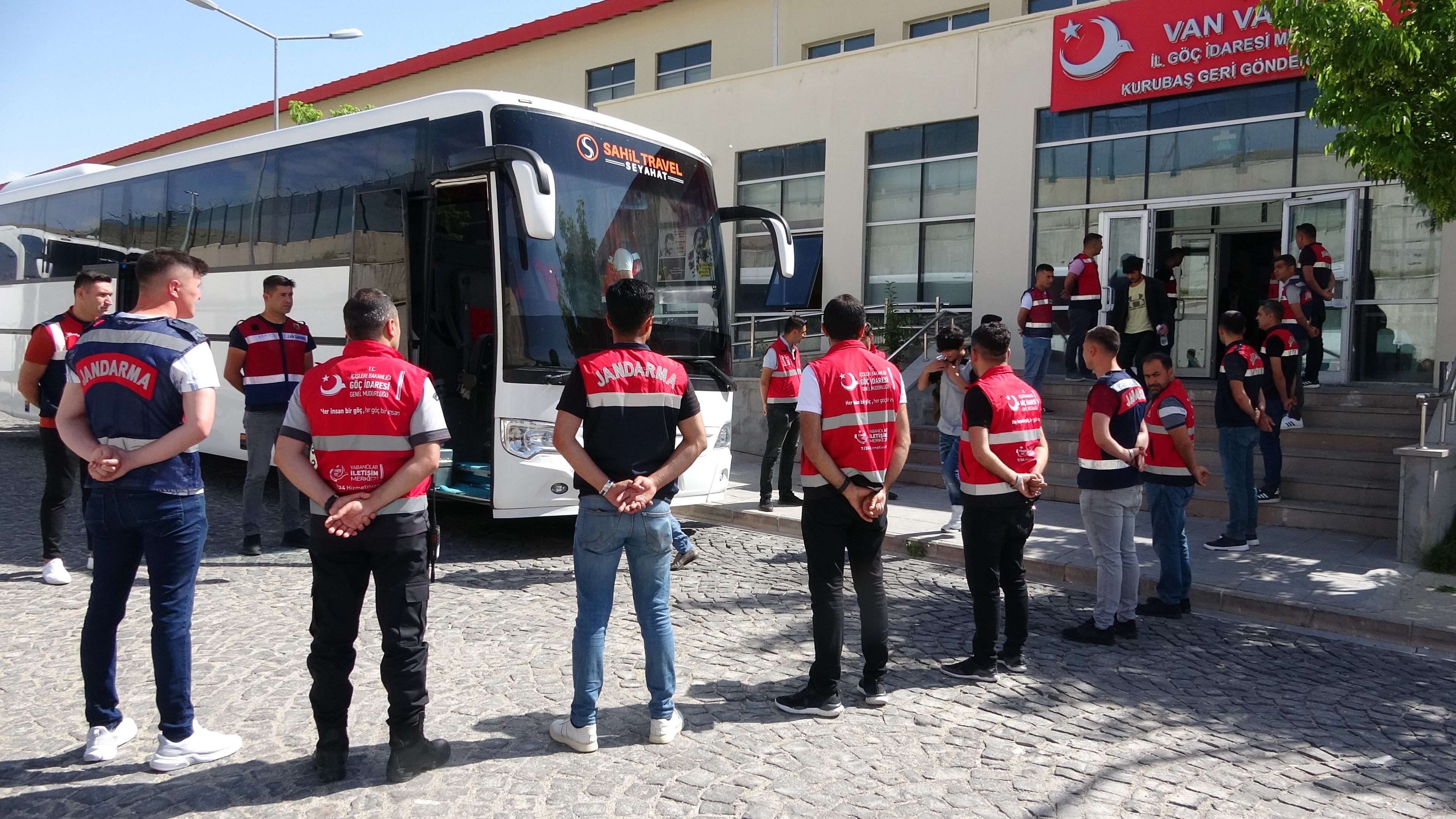 408 göçmen ülkelerine gönderildi