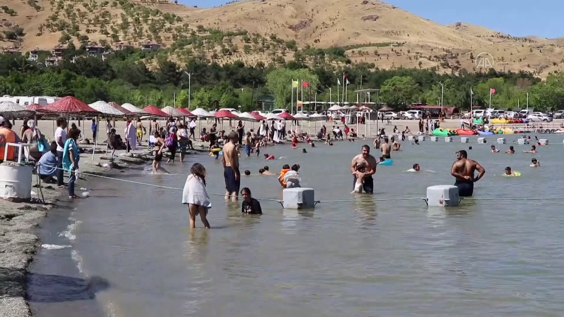 VİDEO - Bölgenin tatil tercihi Hazar Gölü