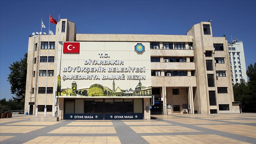 Diyarbakır Büyükşehir Belediyesi’nde iki yeni görevden alınma