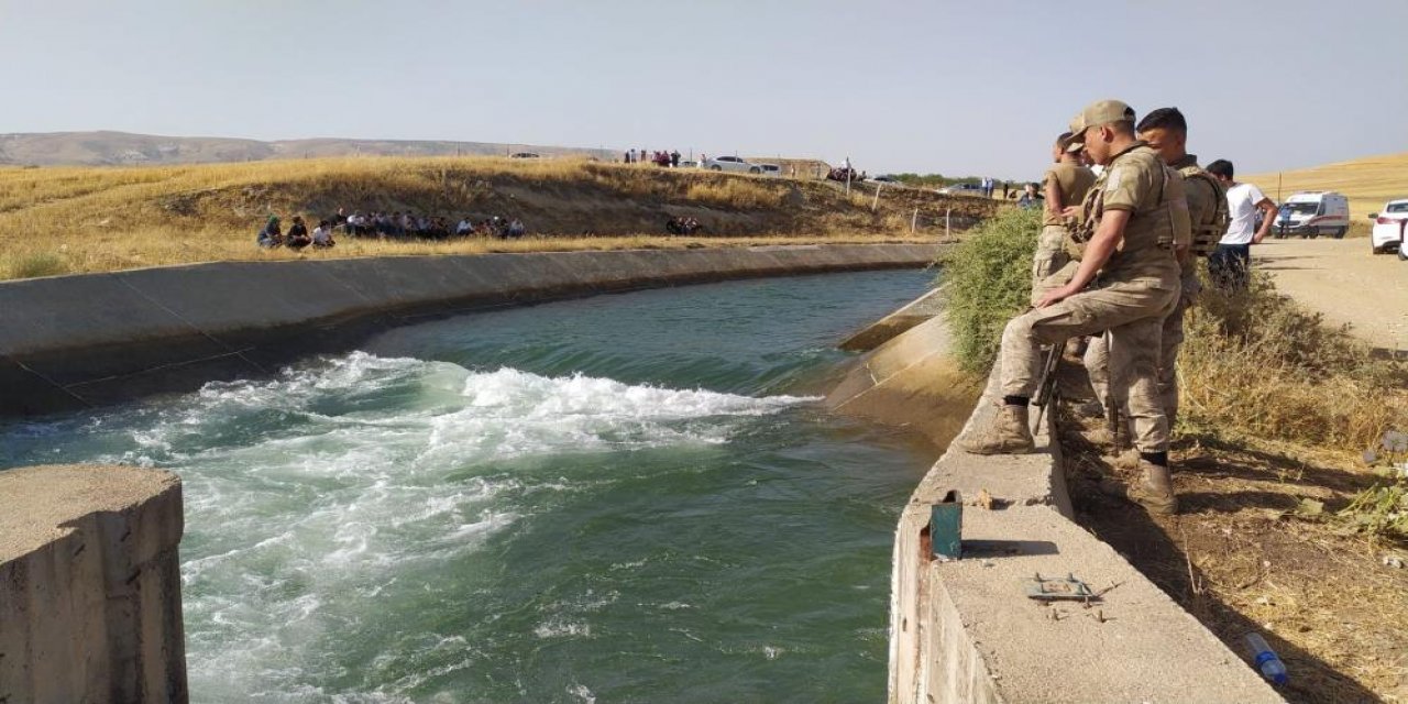 Diyarbakır’da su kanalına giren genç kayboldu