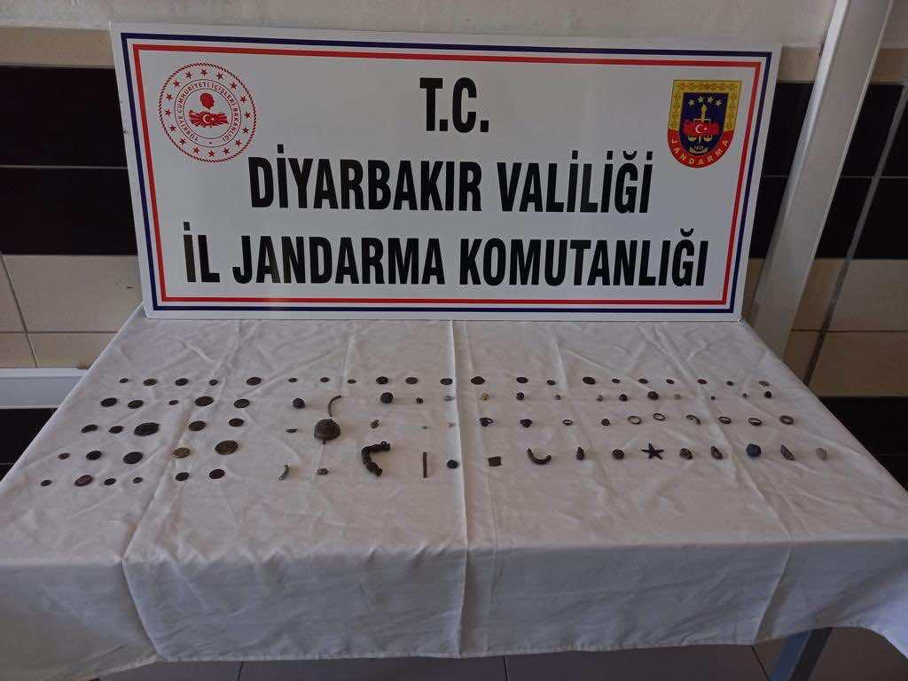 Diyarbakır’da tarihi eserleri satmaya çalışanlar yakalandı
