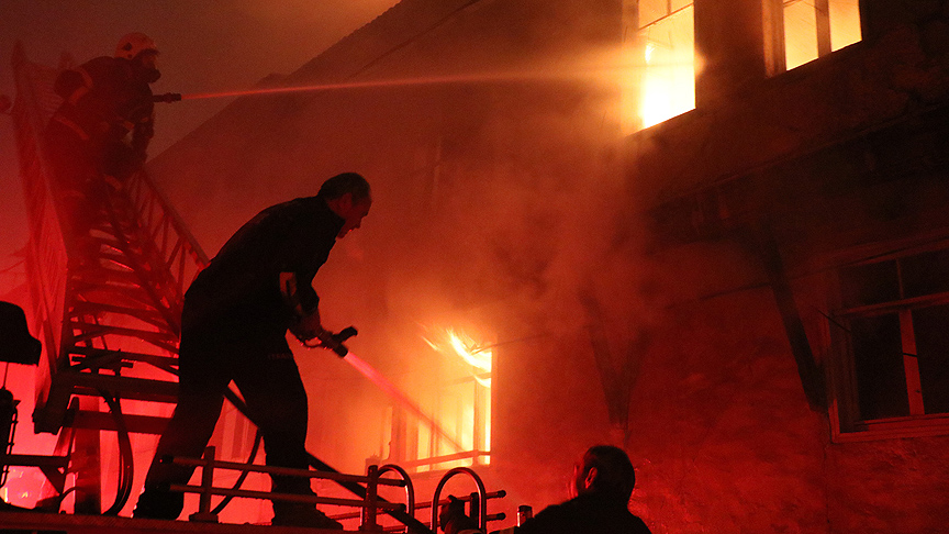 Diyarbakır'da boş dairede yangın