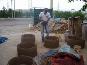 Tandır yaparak ailesini geçindiriyor