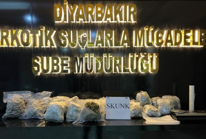 Diyarbakır’da uyuşturucu satıcısı suçüstü yakalandı