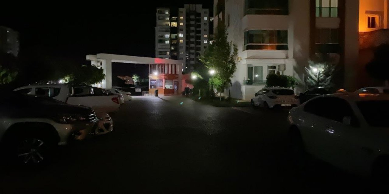 Önce amcasını sonra kendini vurdu