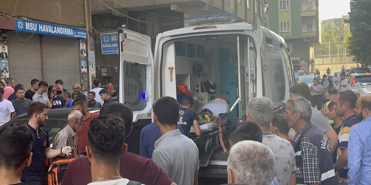 Diyarbakır’da 4. kattan düşen çocuk ağır yaralandı