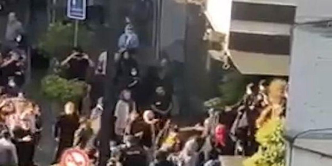 Ahlak polisi işkencesinde hayatını kaybeden Amini'nin cenazesine saldırı