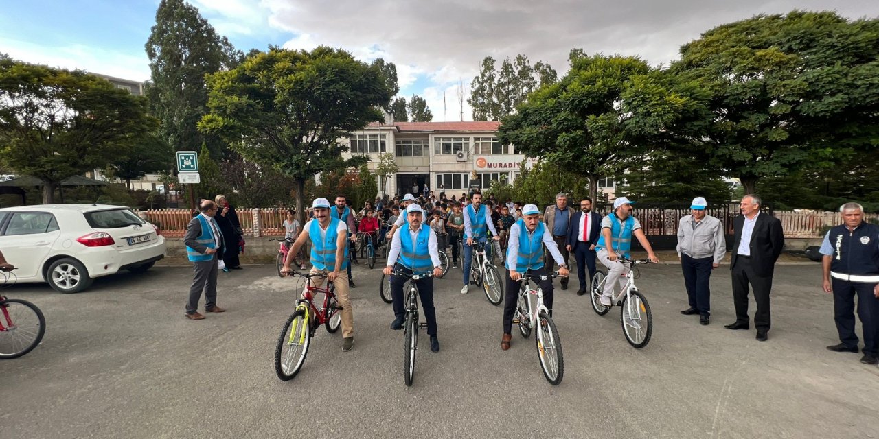 Muradiye'de bisiklet turu düzenlendi