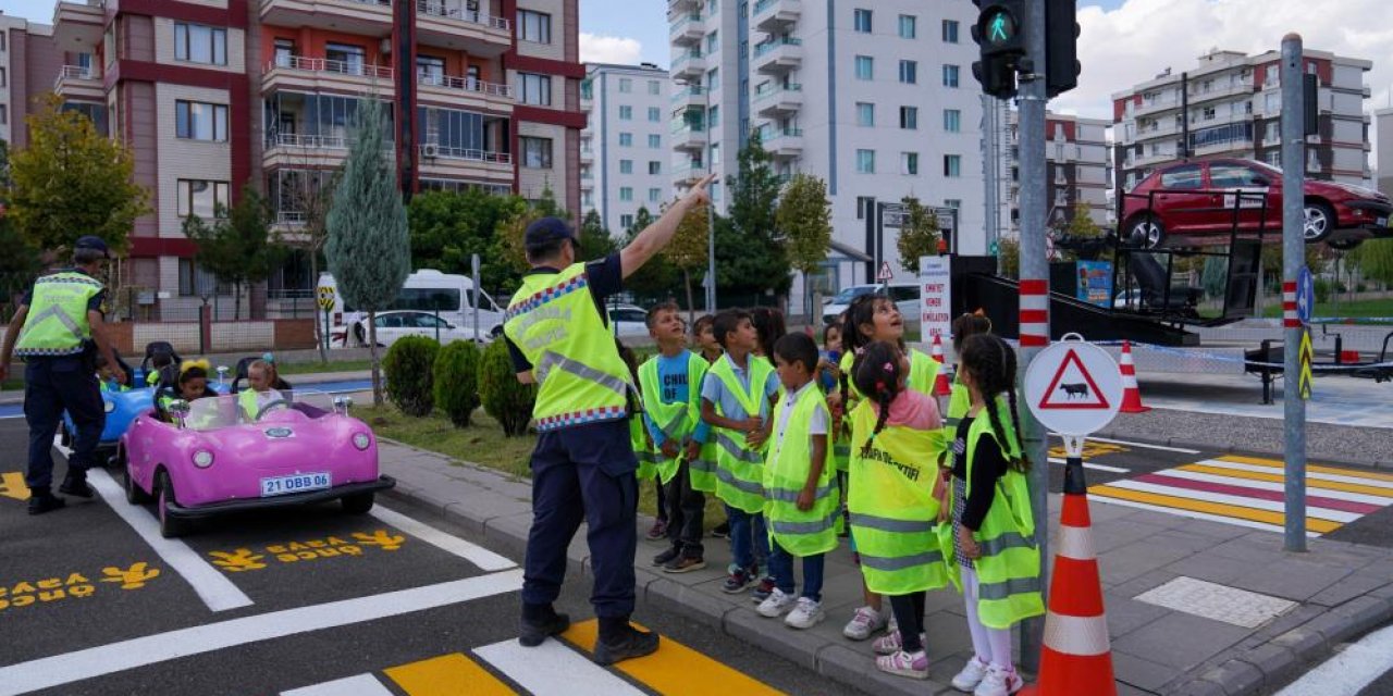 Diyarbakır'da öğrencilere uygulamalı trafik eğitimi