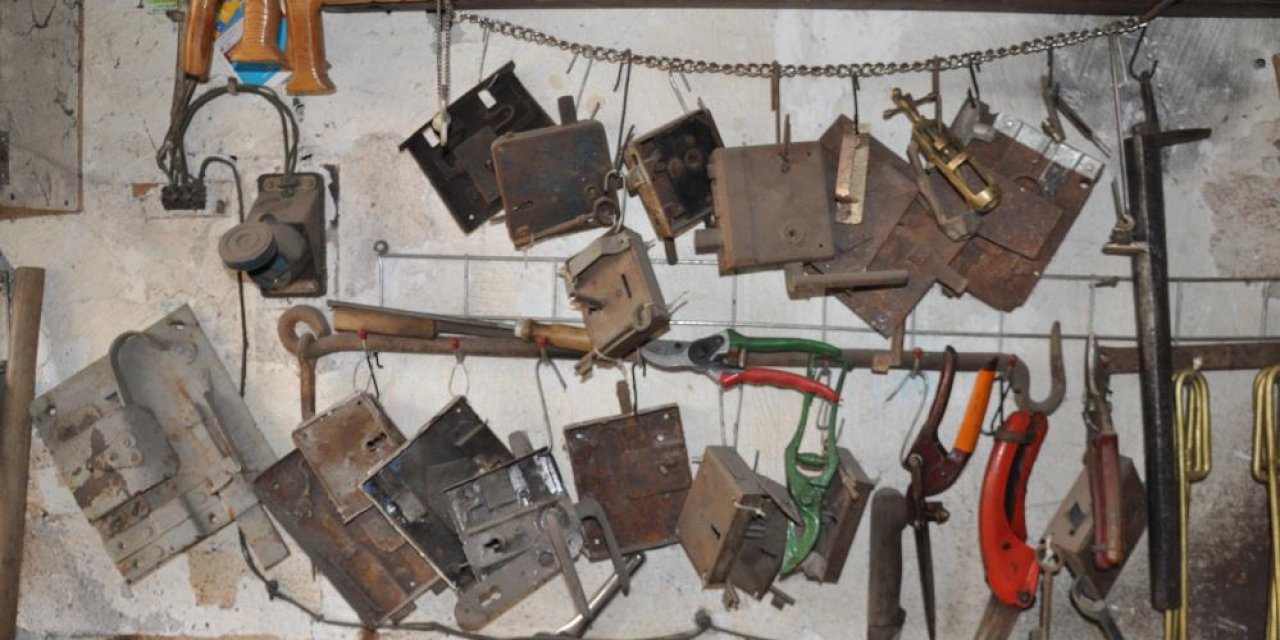 Hurda dükkanı değil, adeta kültür müzesi