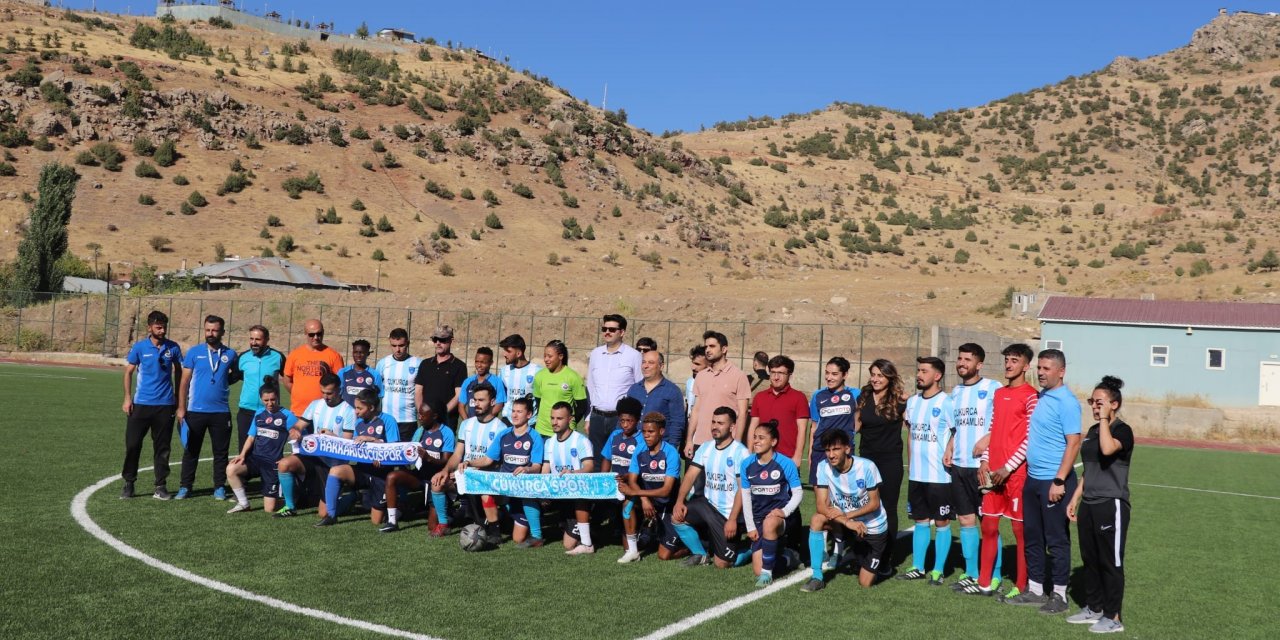 Kadın futbol takımı erkekleri yendi