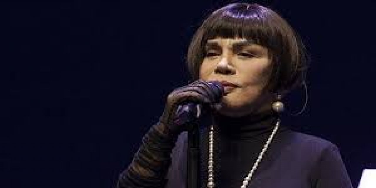 Sezen Aksu'dan Mahsa Amini eylemine destek