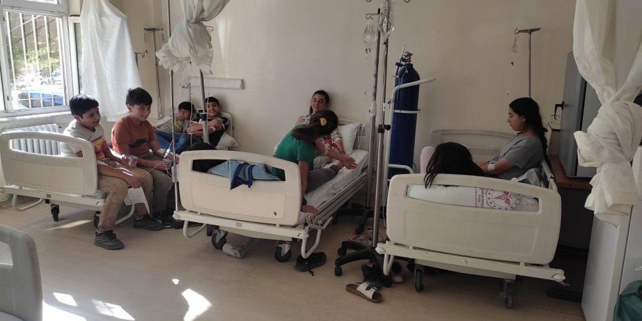 Derik’te iki okulda 22 öğrenci yemekten rahatsızlandı