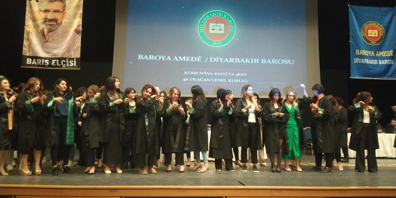 VİDEO - Diyarbakır’da Mahza Amini protestosu: Kadın avukatlar saçlarını kesti