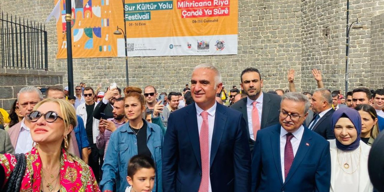 Kültür Bakanı Ersoy Diyarbakır’daki festivale katıldı