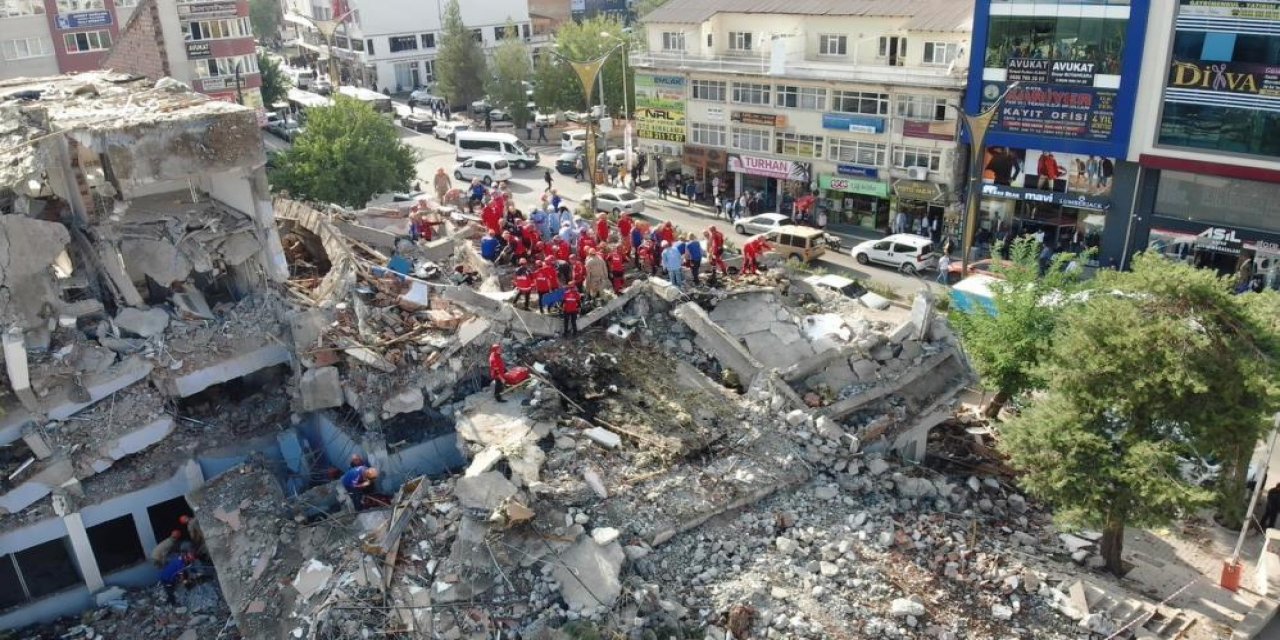 VİDEO - Bingöl'de deprem tatbikatı