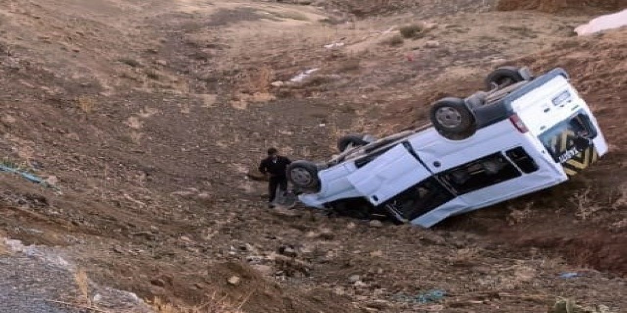 Yüksekova’daki minibüs kazasında 11 öğrenci yaralandı