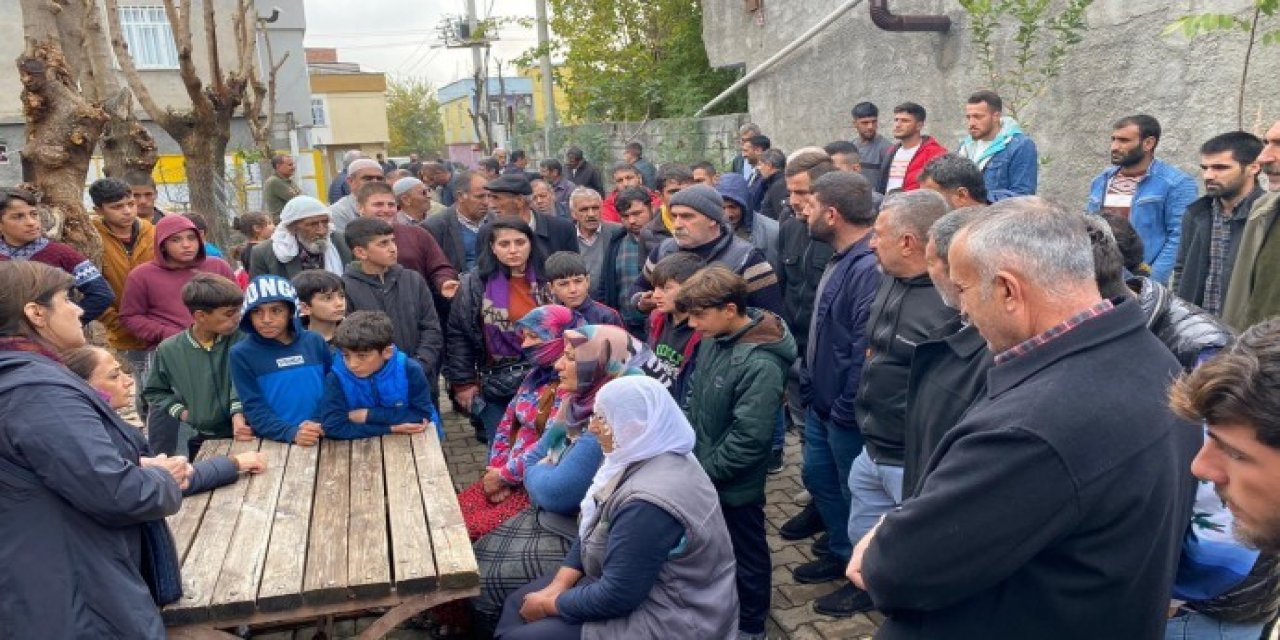 HDP’den Elektriği kesilen mahalleye ziyaret