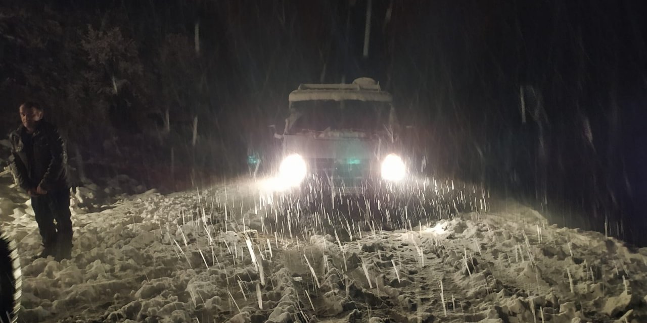 Karda mahsur kalan vatandaşlar kurtarıldı