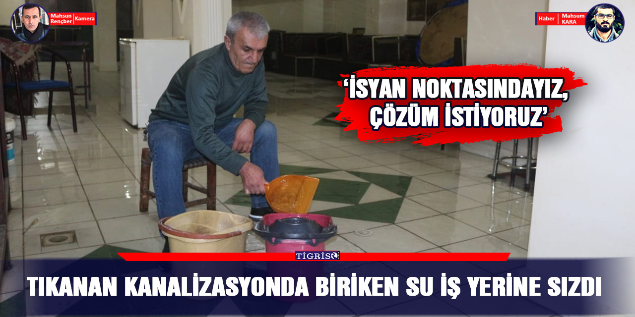 VİDEO - Tıkanan kanalizasyonda biriken su iş yerine sızdı