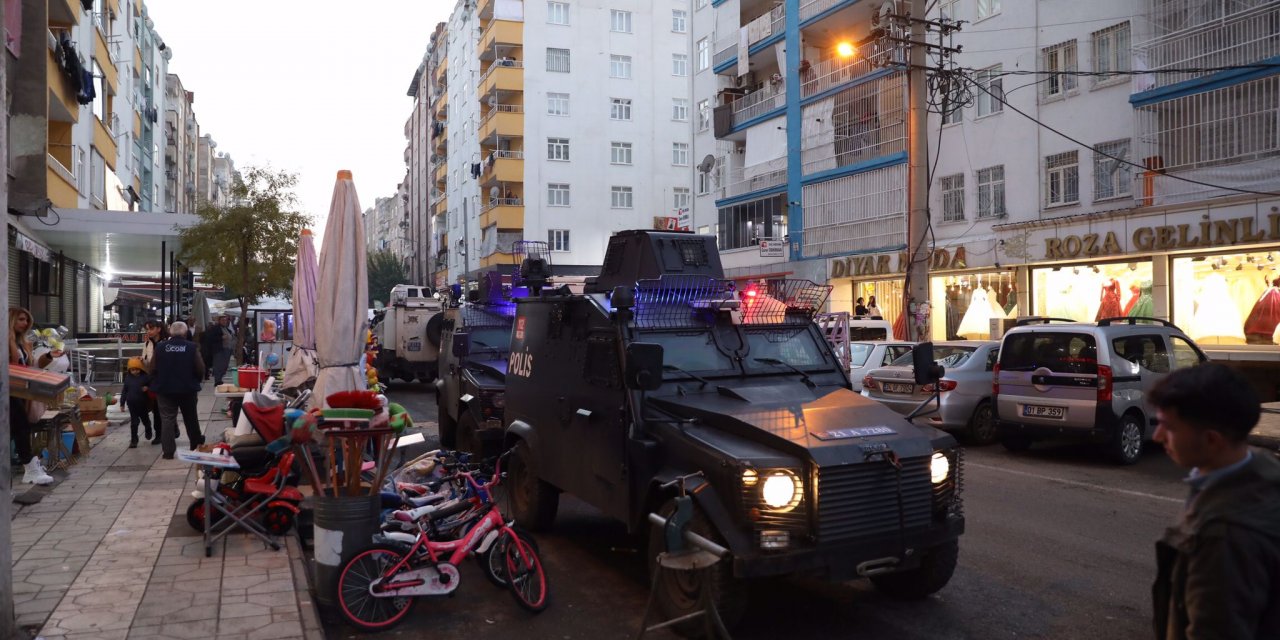 Diyarbakır'da bıçaklı kavga, 4 kişi yaralandı