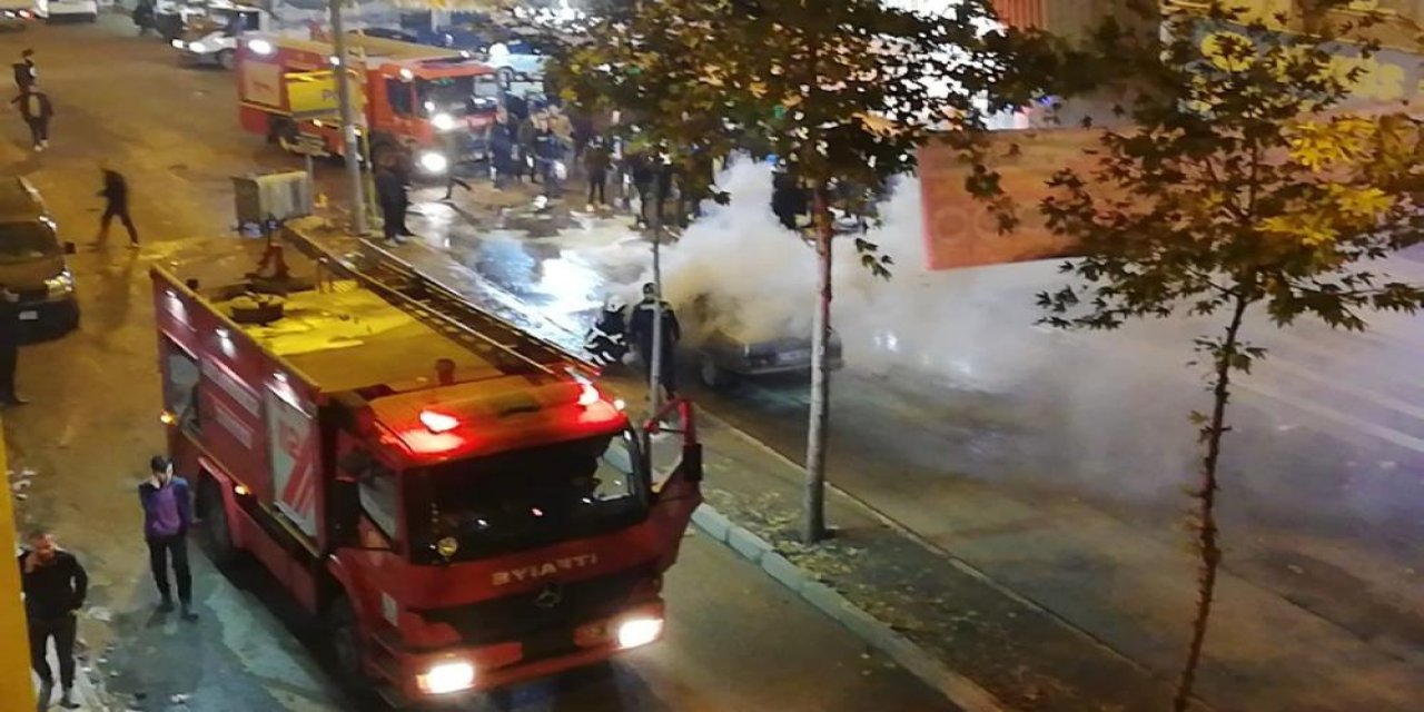 Diyarbakır’da otomobil alev alev yandı