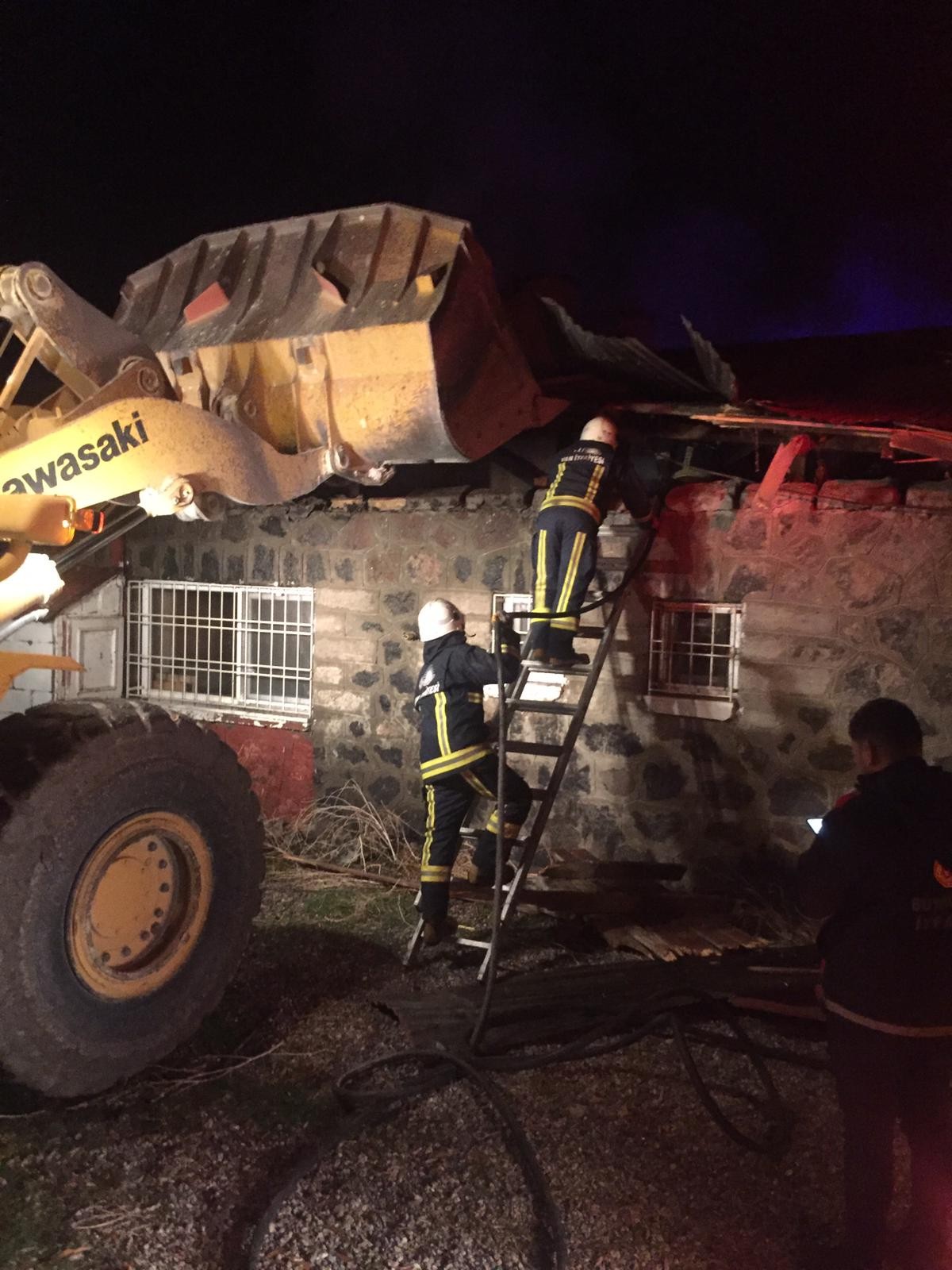 Van’da yangın paniğe sebep oldu