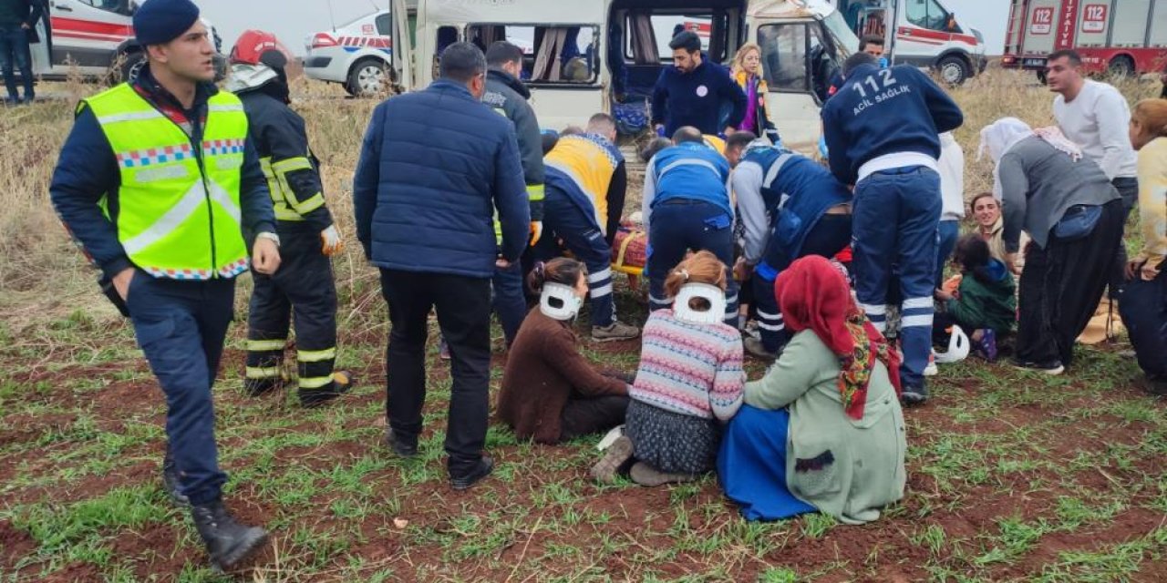 Tarım işçisi minibüsü kaza yaptı: 23 yaralı