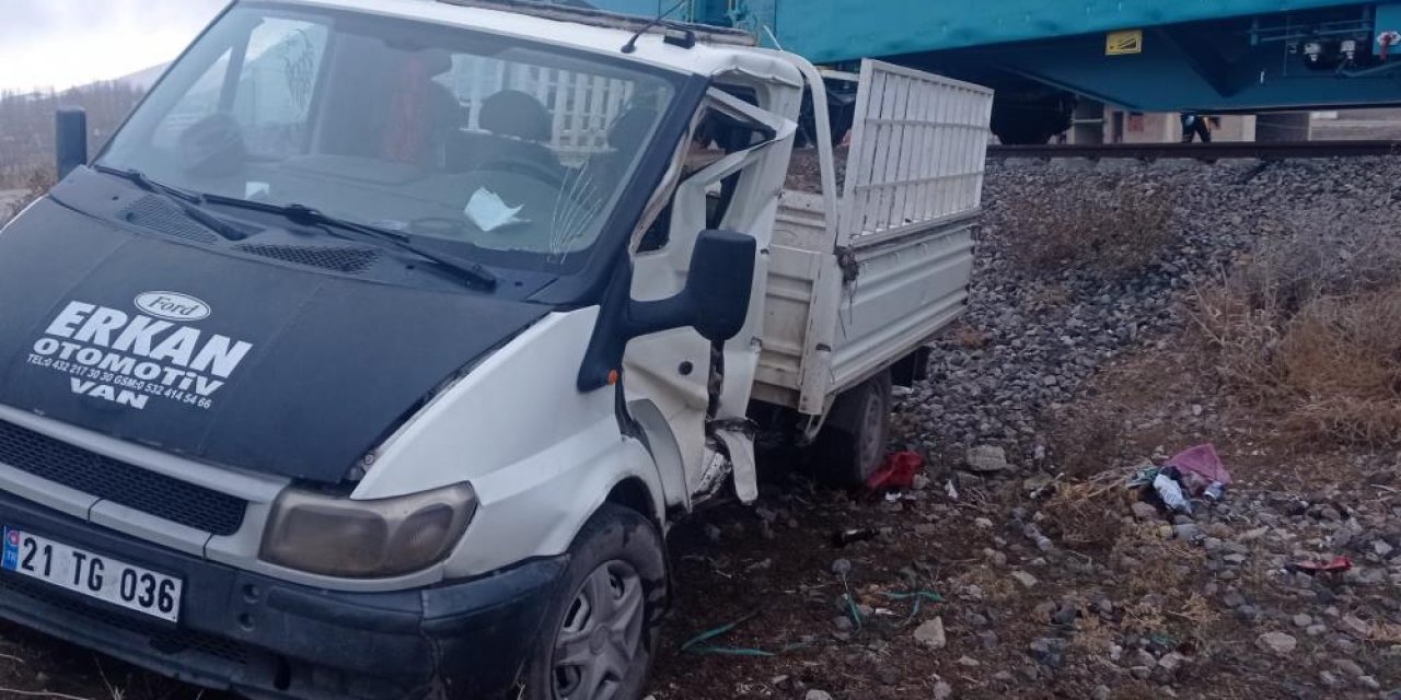 Sürücü son anda kurtuldu