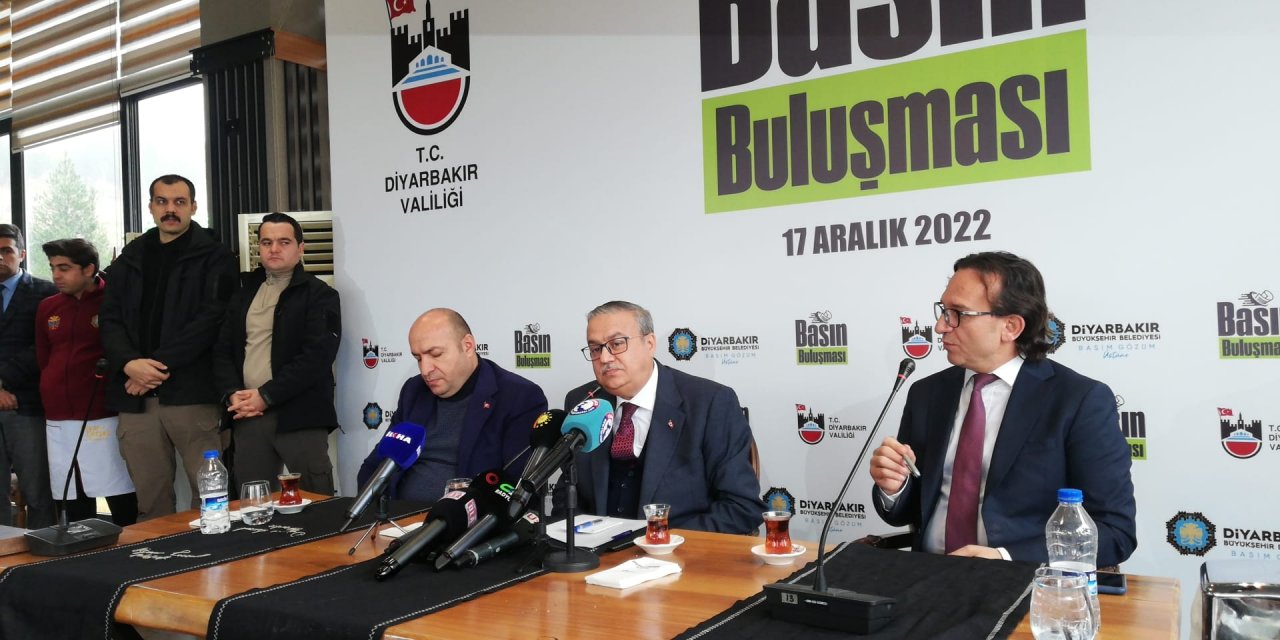 VİDEO - Diyarbakır Valisi Su, gazetecilerle bir araya geldi