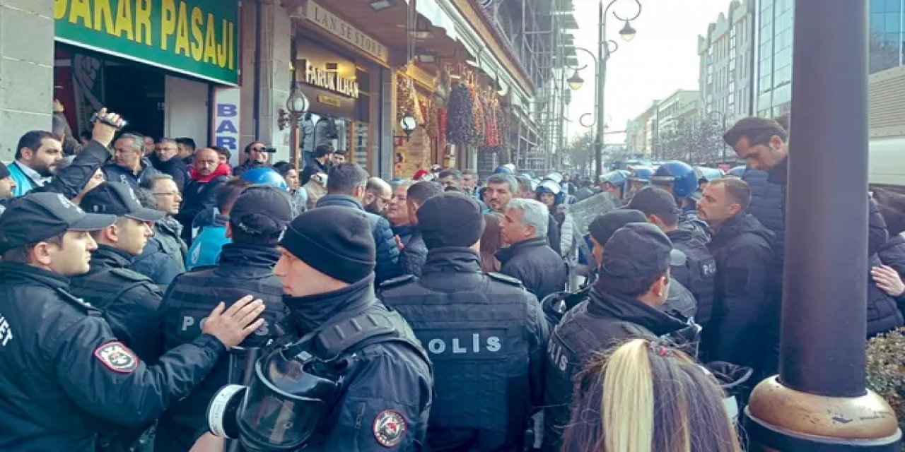 Deva Partisi 'Mavi Yelekliler' Sur yürüyüşü engellendi