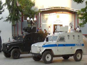 Silvan'da polisle kavga eden bir kişi tutuklandı