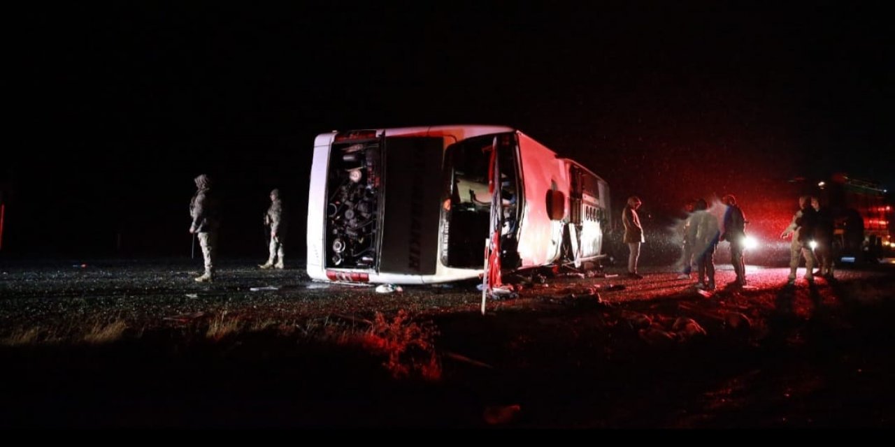 Diyarbakır'da otobüs devrildi, 5 ölü, 22 yaralı