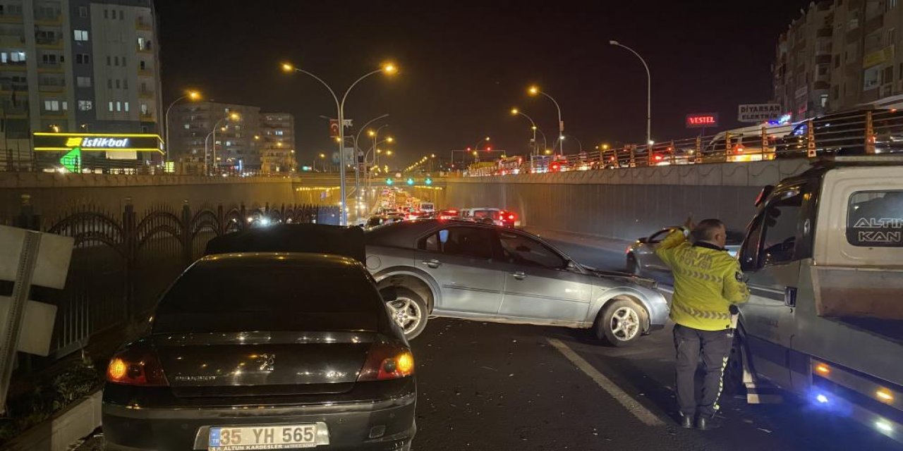 Diyarbakır’da kaza, trafik kilitlendi