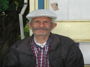 76 yaşında köyü şehre taşıyor