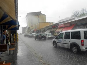 Dolu ve yağmur zor anlar yaşattı