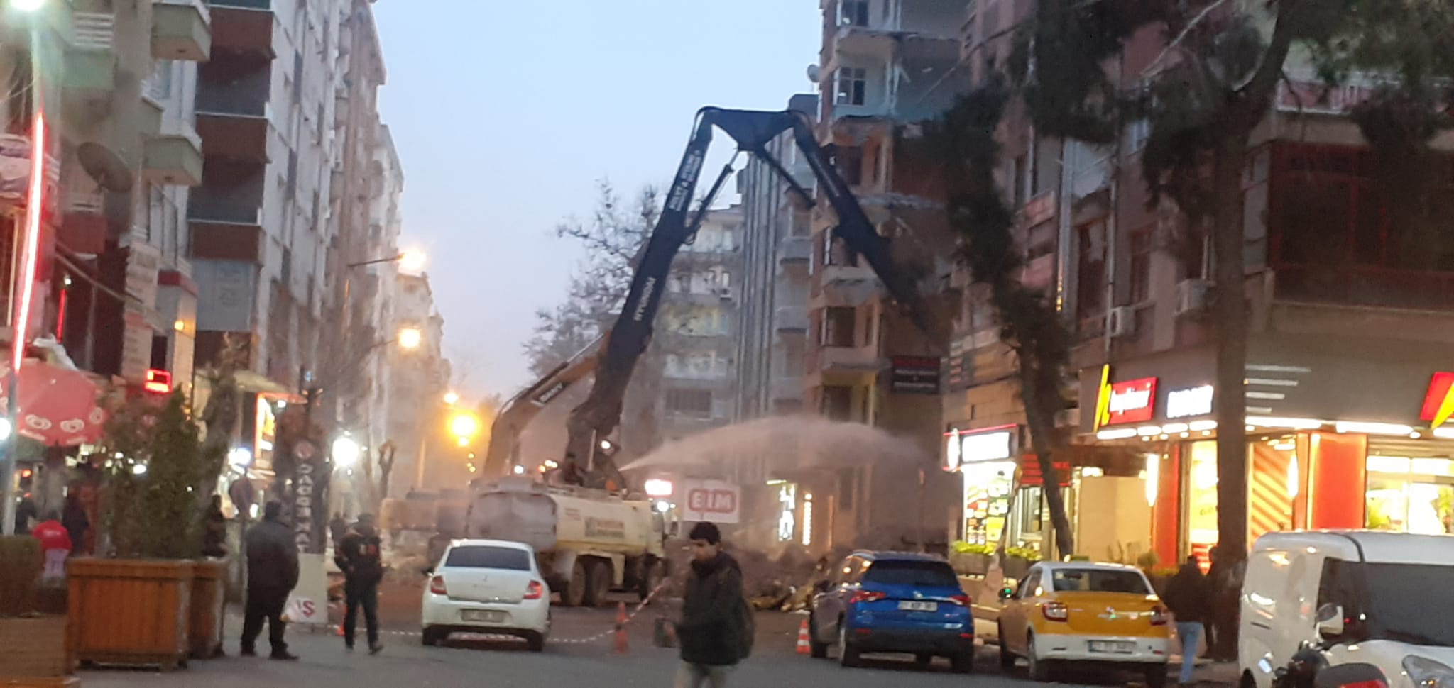 VİDEO - Diyarbakır'da yıkım!