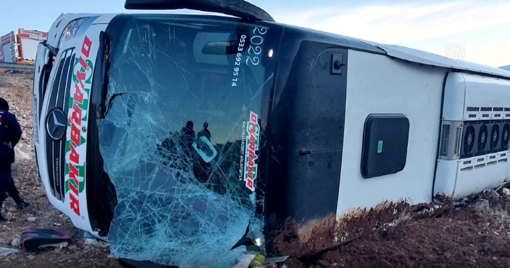Son dakika ..Diyarbakır otobüsü Karahisar’da kaza yaptı; 6 ölü