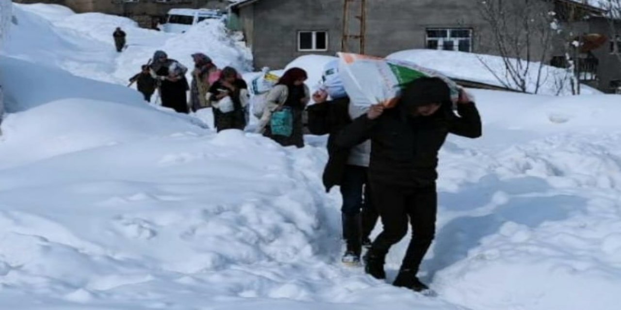 Şemdinlili kadınlardan depremzedelere yardım