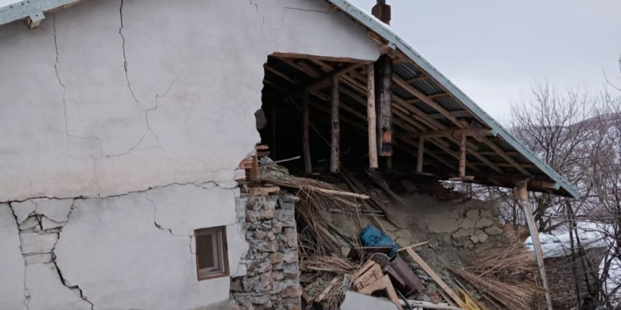 Evleri ağır hasar gören Lice'nin Birlik ve Şenlik köylüleri çadır bekliyor