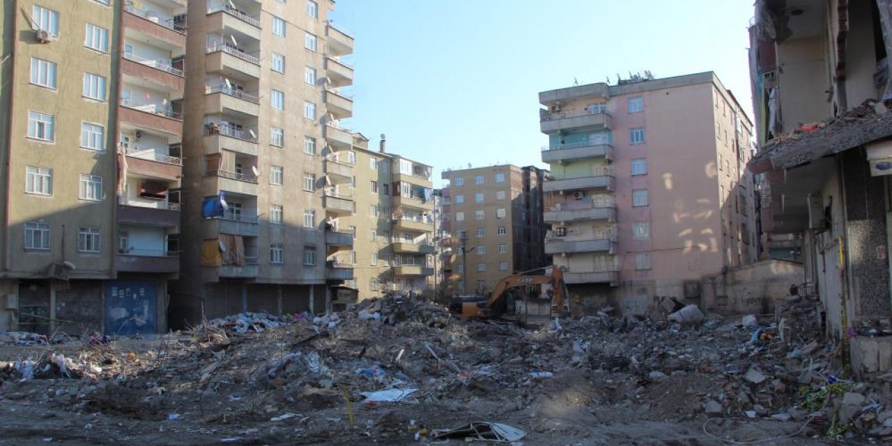 Diyarbakır'da bir apartmanda enkaz çalışması tamamlandı