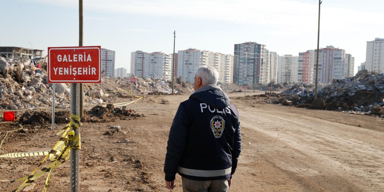 Diyarbakır'da enkazın taşındığı alanda güvenlik önlemi