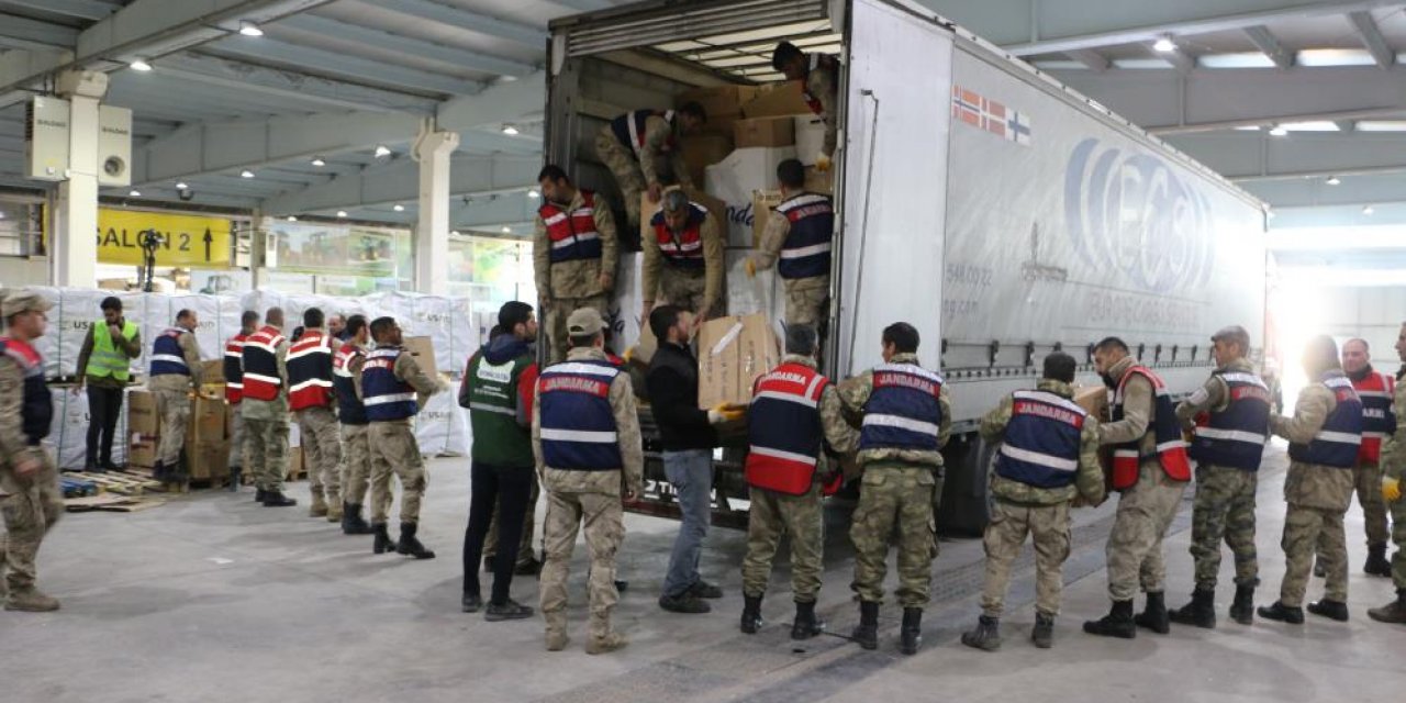 Diyarbakır’a 215 tır ve kamyon yardım geldi